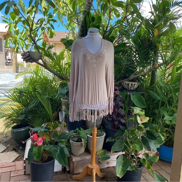 Cupio tan colored fringed blouse - Picture 8 of 8